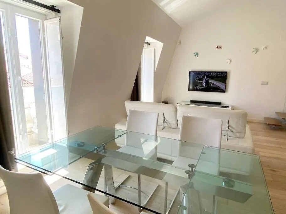 Aurore Duplex - New Apartment Lisbon